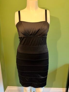 Chic Black Sleeveless Mini Dress with Structured Banding